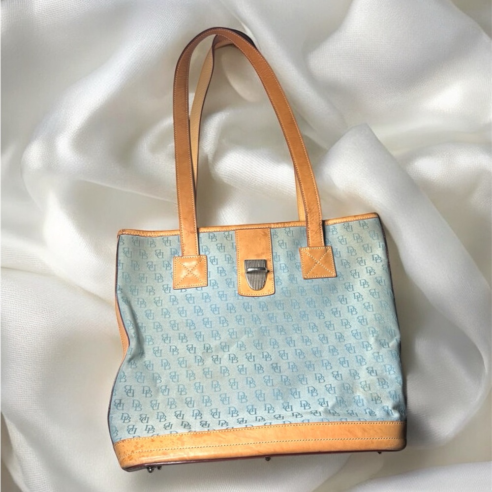 Dooney & Bourke : Elegant Blue and Tan Geometric Tote Bag